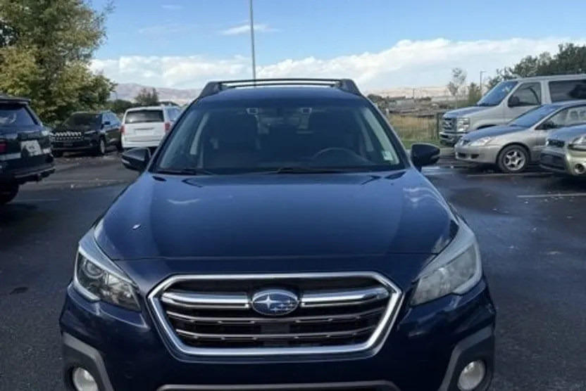 2018 Subaru Outback 2.5i Premium photo 1