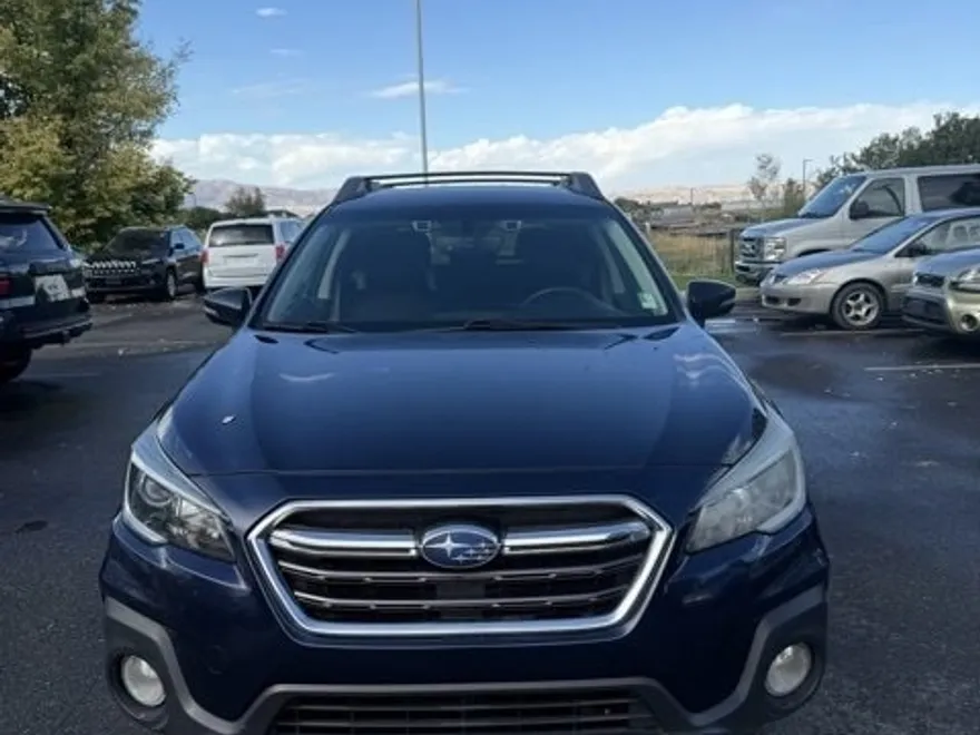 2018 Subaru Outback 2.5i Premium photo 1