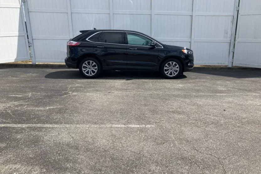 2024 Ford Edge Titanium photo 1