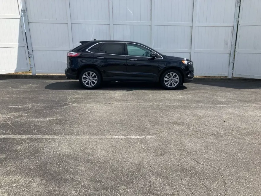 2024 Ford Edge Titanium photo 1