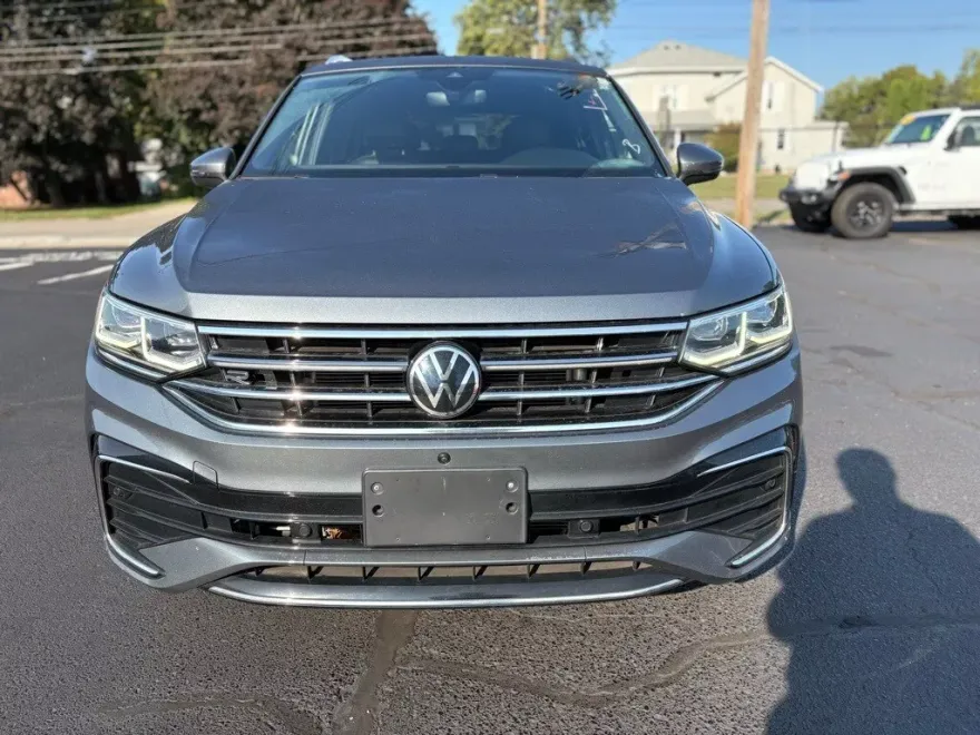 2022 Volkswagen Tiguan SEL Premium R-Line photo 1