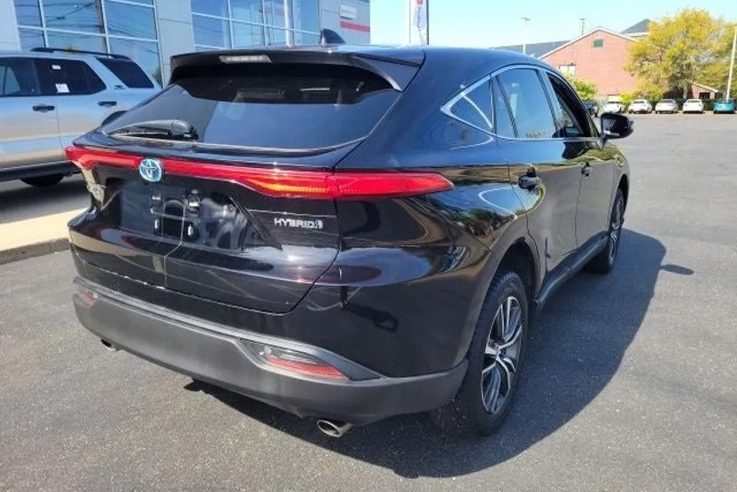 2021 Toyota Venza LE photo 1