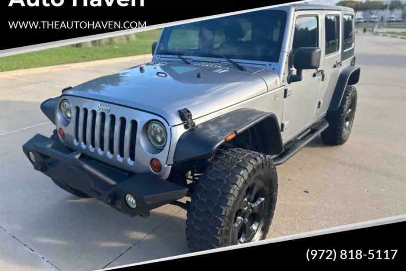 2013 Jeep Wrangler Unlimited Sahara photo 1