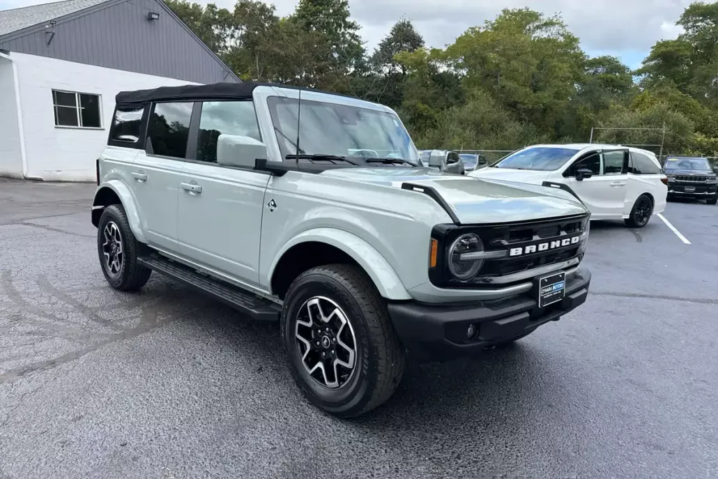 2021 Ford Bronco Outer Banks photo 1