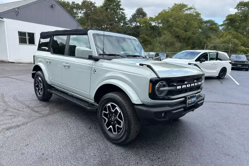 2021 Ford Bronco Outer Banks photo 1