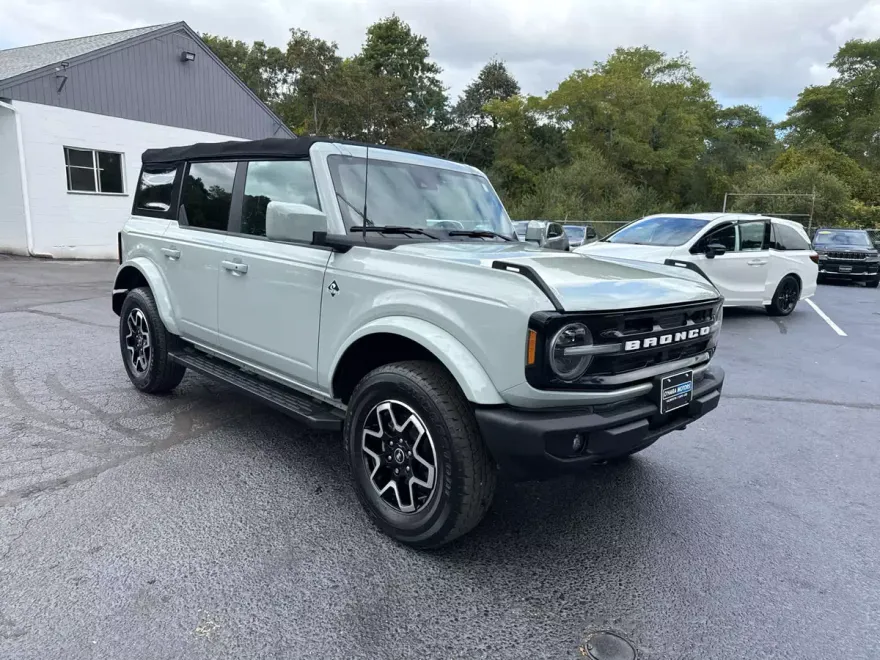 2021 Ford Bronco Outer Banks photo 1