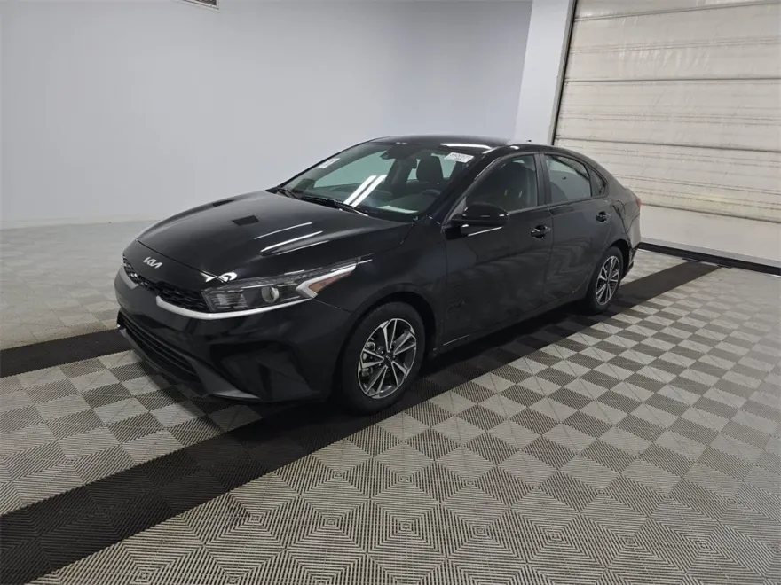 2024 Kia Forte LXS photo 1