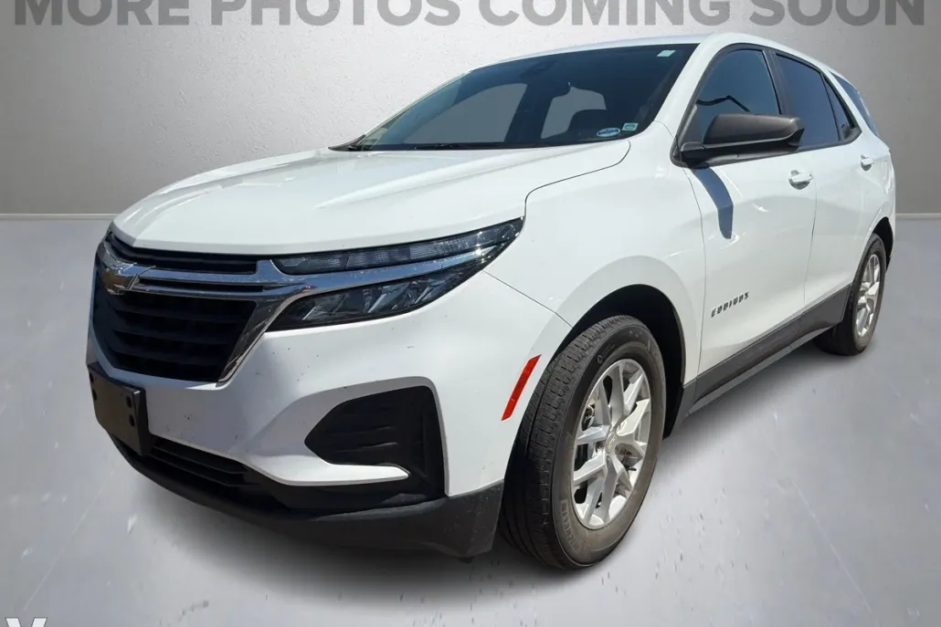 2022 Chevrolet Equinox LS photo 1
