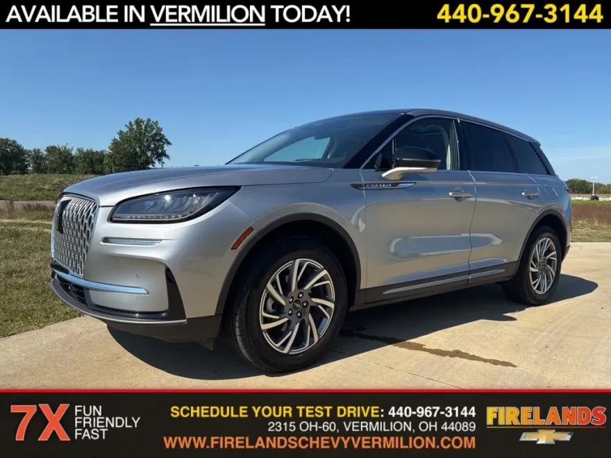 2023 Lincoln Corsair Standard photo 1