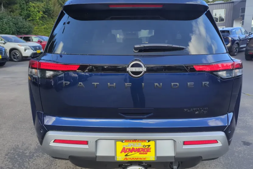2025 Nissan Pathfinder Platinum photo 1