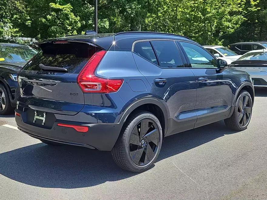 2026 Volvo XC40 photo 1