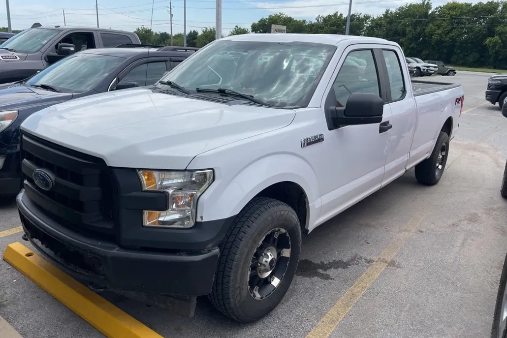 2017 Ford F-150 XL FX4 photo 1