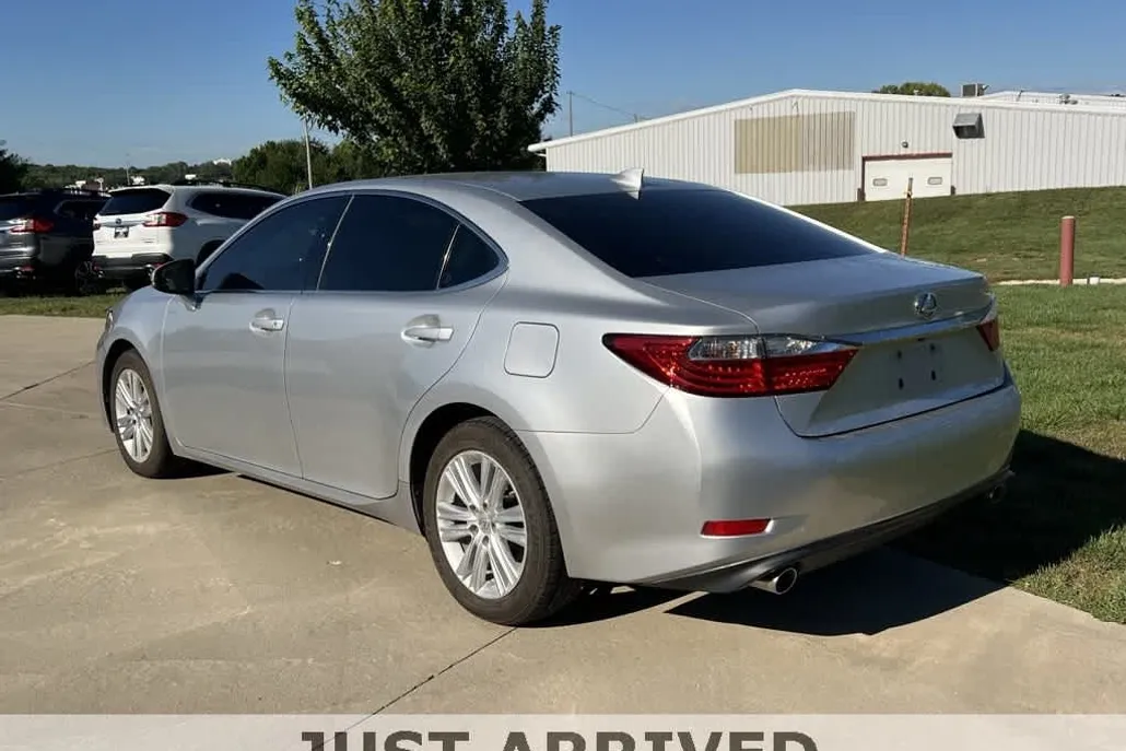 2015 Lexus ES 350 photo 1
