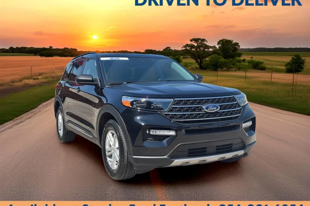 2023 Ford Explorer XLT photo 1