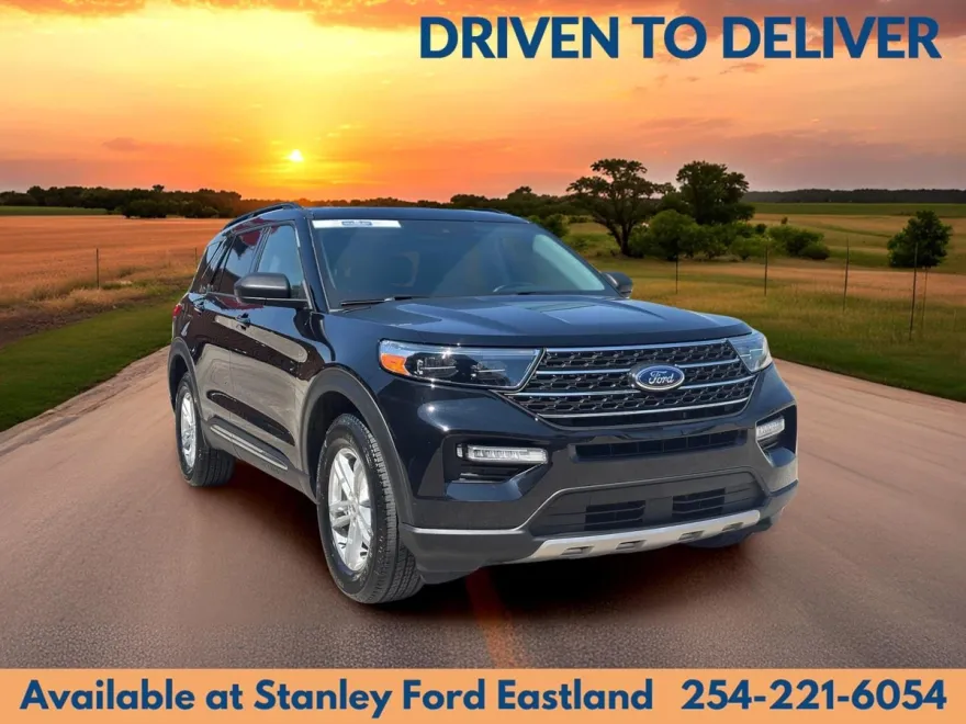 2023 Ford Explorer XLT photo 1