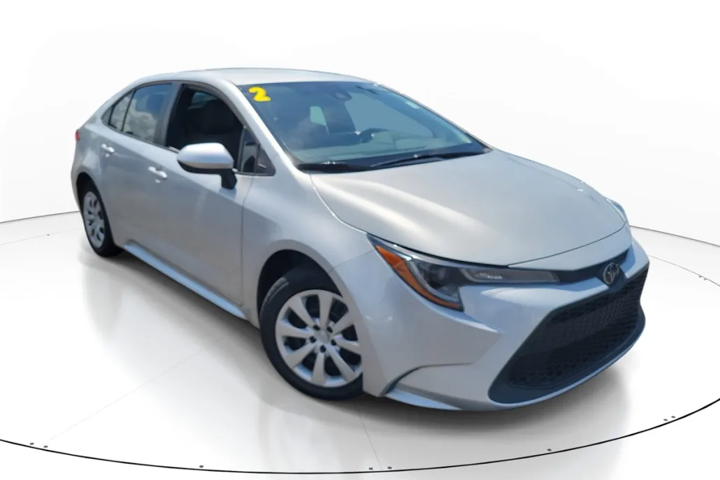 2022 Toyota Corolla LE photo 1