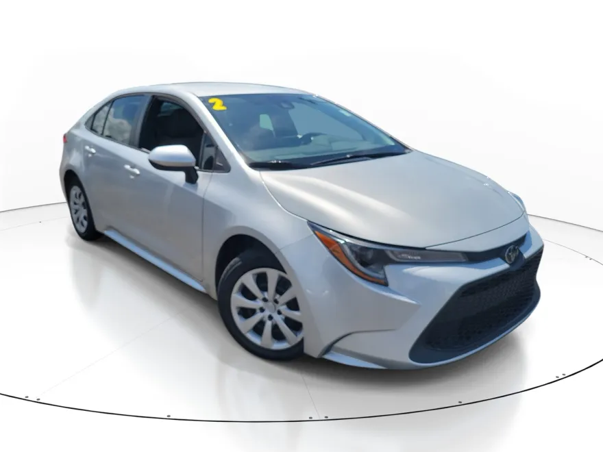 2022 Toyota Corolla LE photo 1