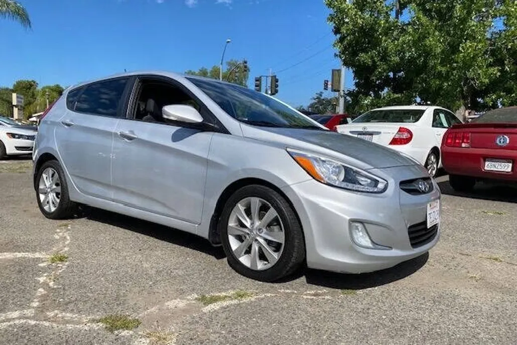 2014 Hyundai Accent SE photo 1