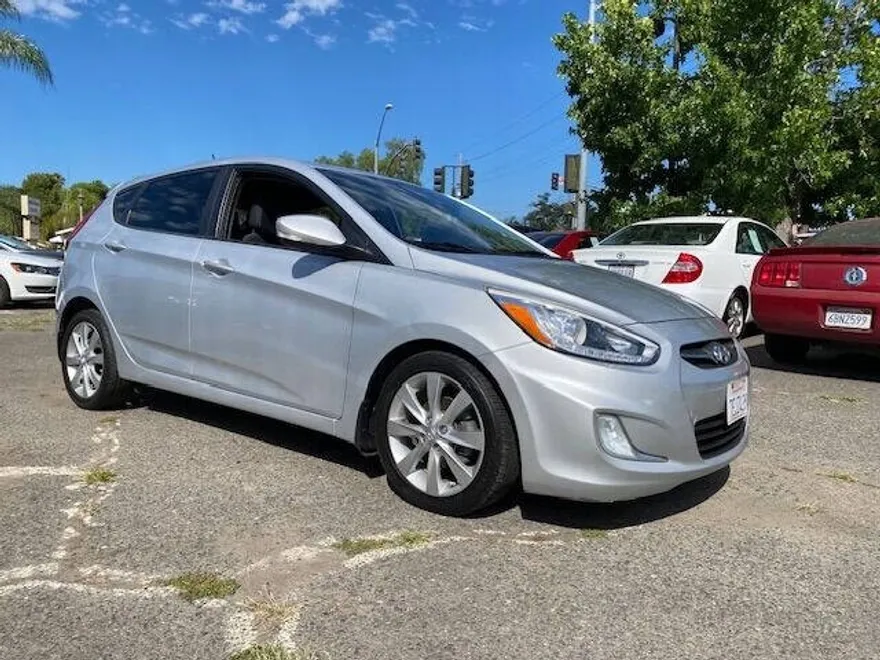 2014 Hyundai Accent SE photo 1