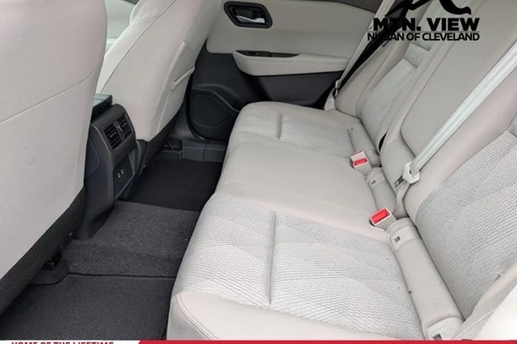2025 Nissan Rogue SV photo 1