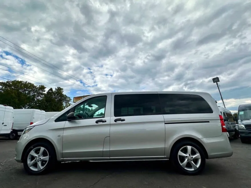 2017 Mercedes Benz Metris Passenger photo 1