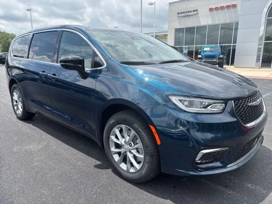 2025 Chrysler Pacifica photo 1