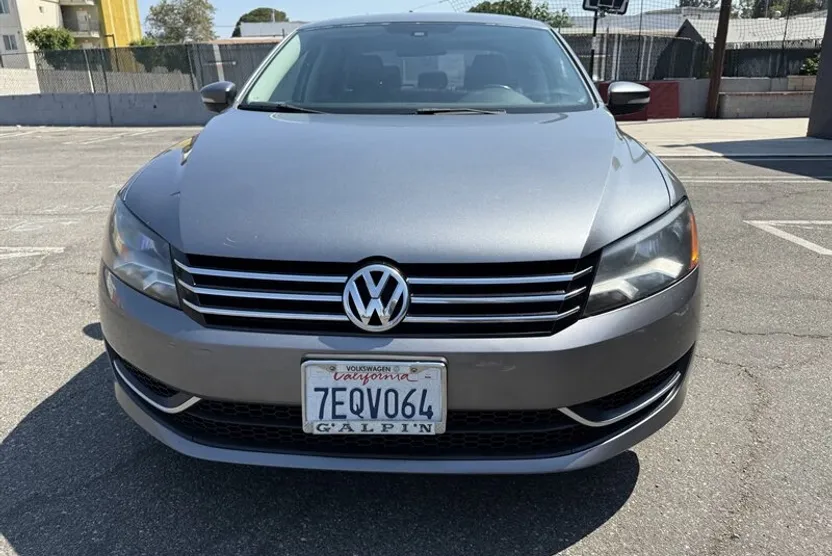 2014 Volkswagen Passat Wolfsburg Edition photo 1
