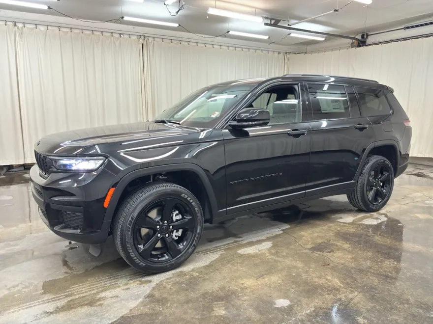 2025 Jeep Grand Cherokee Altitude photo 1