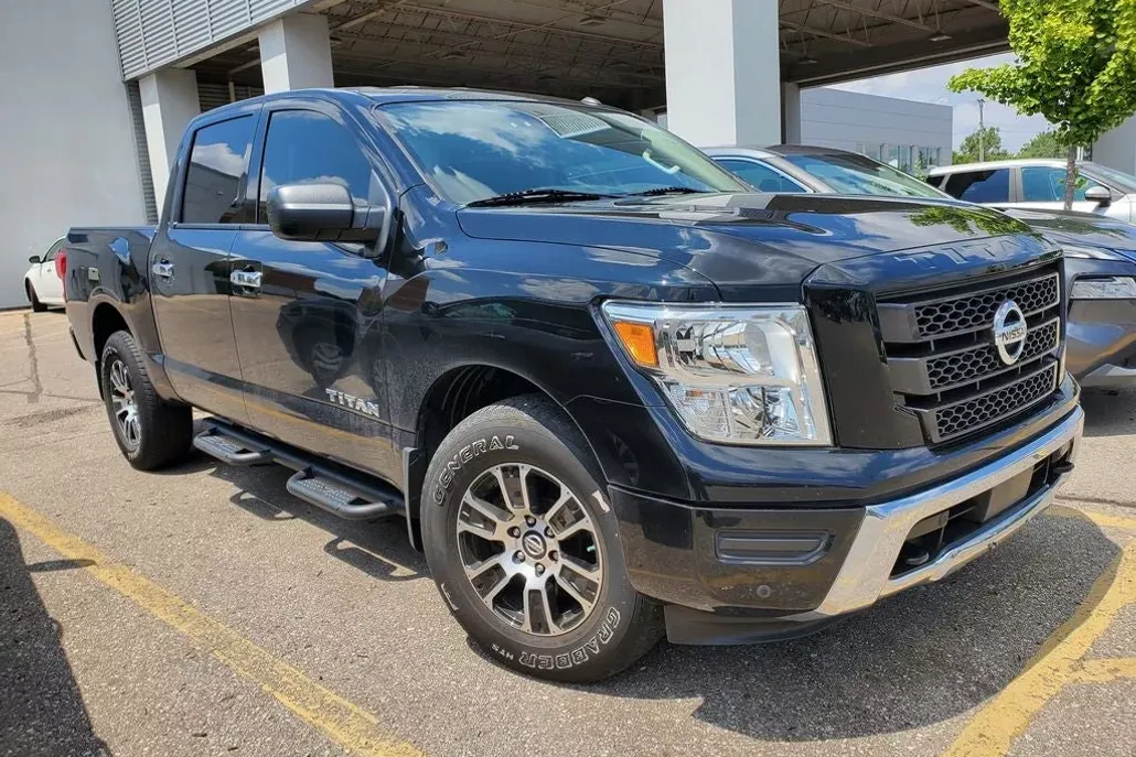 2021 Nissan Titan SV photo 1