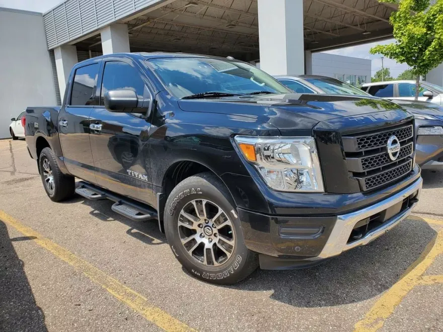 2021 Nissan Titan SV photo 1