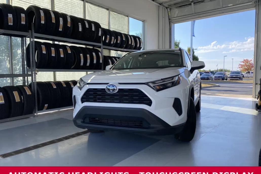 2023 Toyota RAV4 XLE photo 1