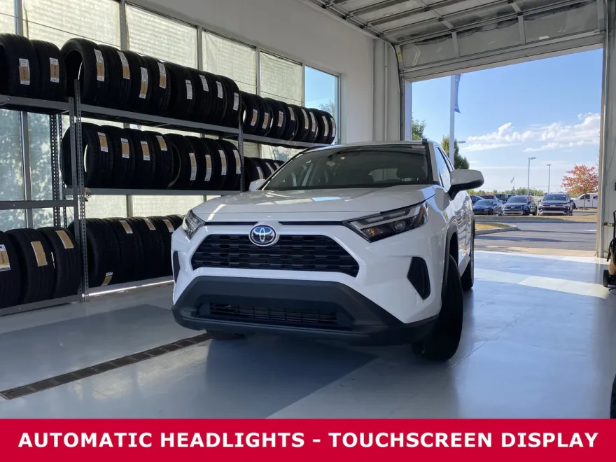 2023 Toyota RAV4 XLE photo 1