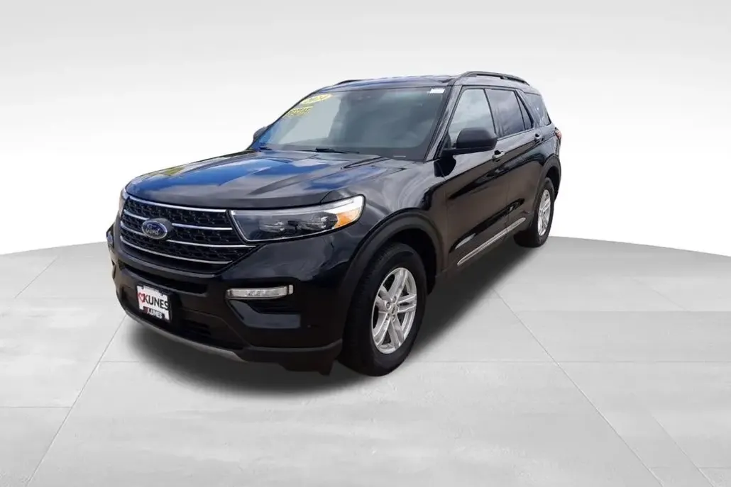 2024 Ford Explorer XLT photo 1