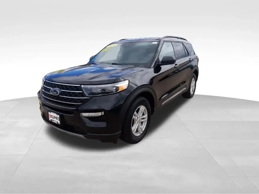 2024 Ford Explorer XLT photo 1