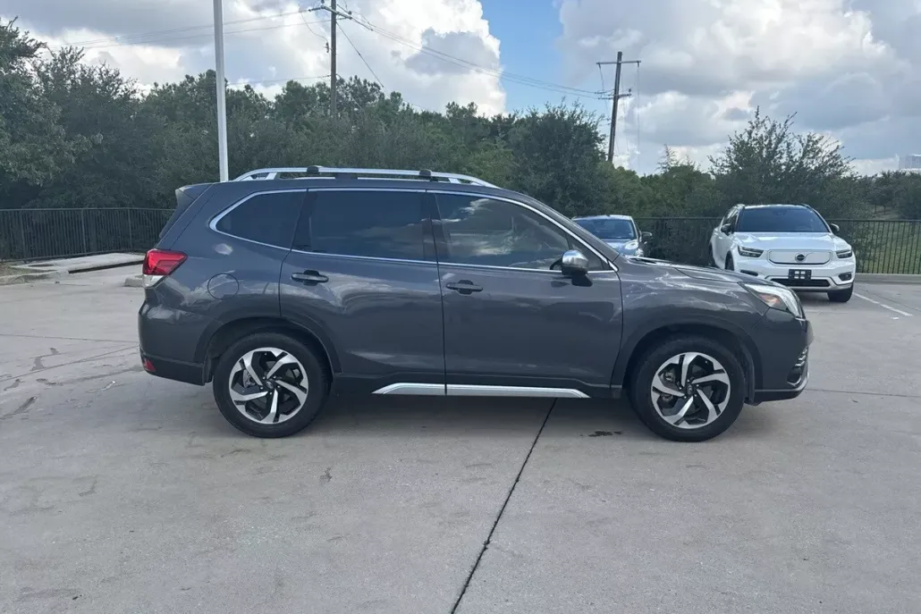 2023 Subaru Forester Touring photo 1