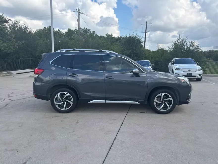 2023 Subaru Forester Touring photo 1