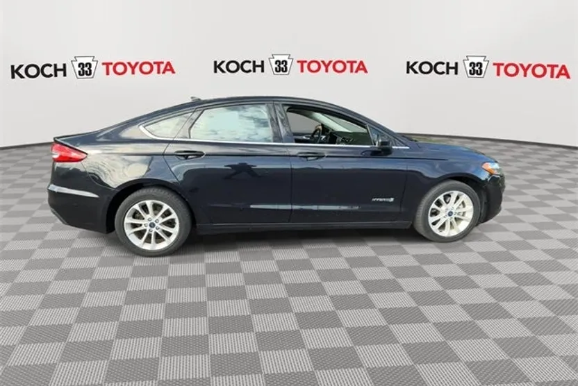 2019 Ford Fusion Hybrid SE photo 1