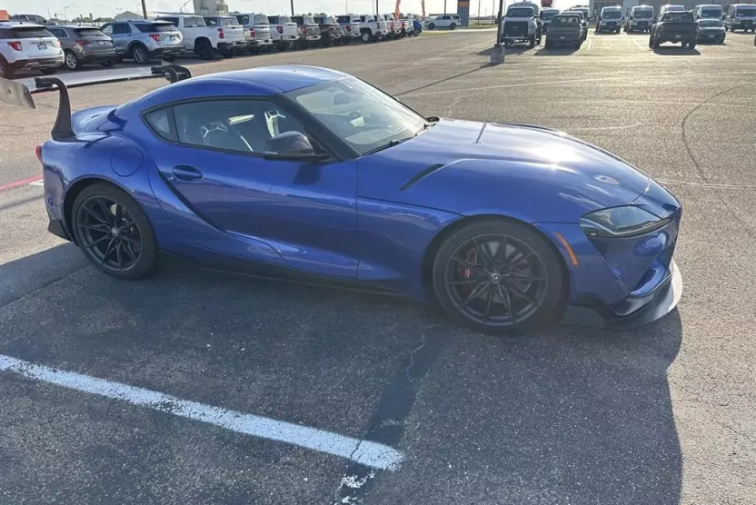 2025 Toyota Supra 3.0 photo 1