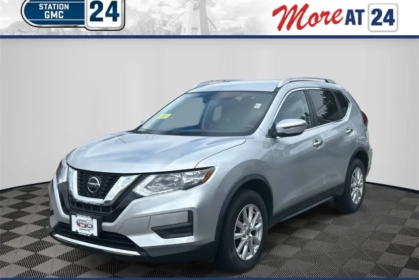 2019 Nissan Rogue SV photo 1
