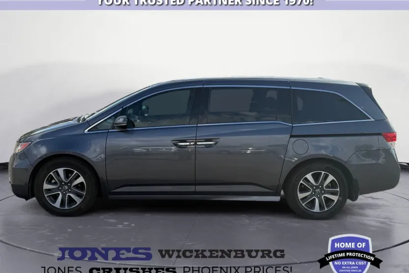 2016 Honda Odyssey Touring photo 1