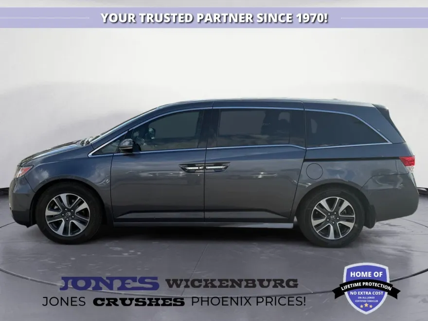 2016 Honda Odyssey Touring photo 1