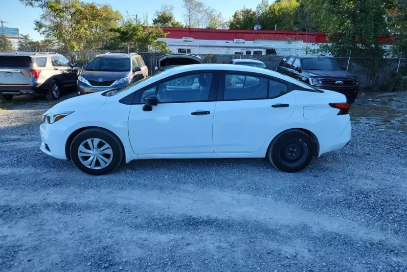 2022 Nissan Versa S photo 1