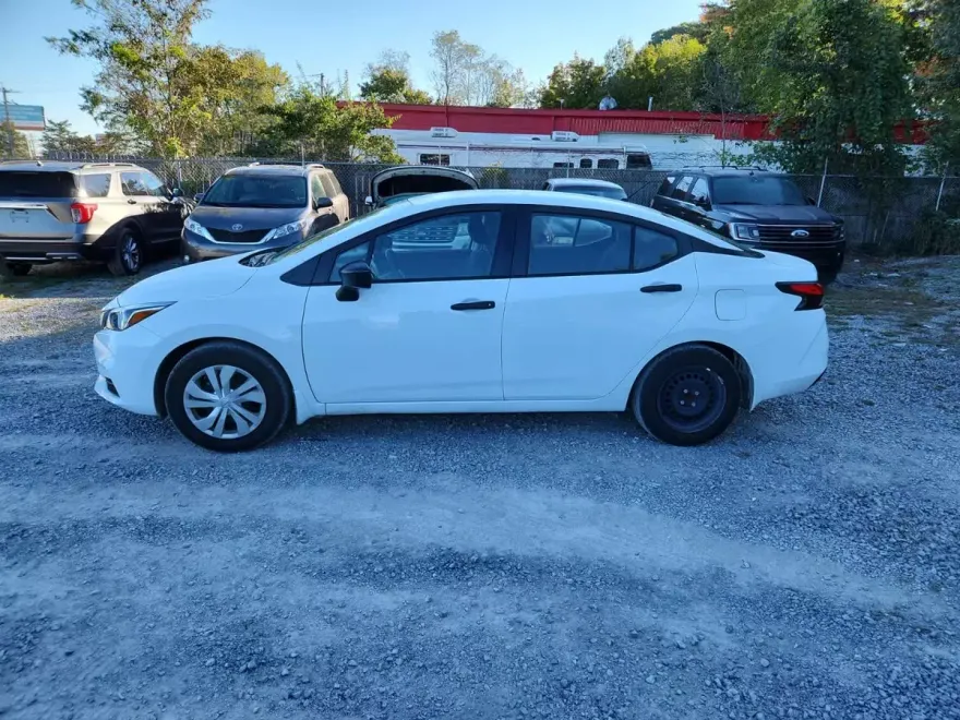 2022 Nissan Versa S photo 1