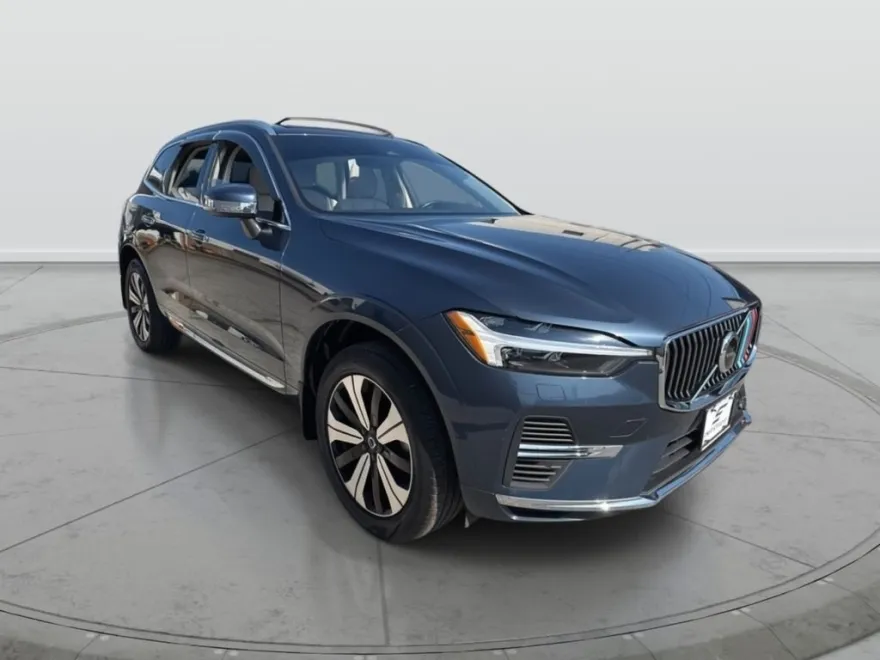 2023 Volvo XC60 Recharge Hybrid T8 Core photo 1
