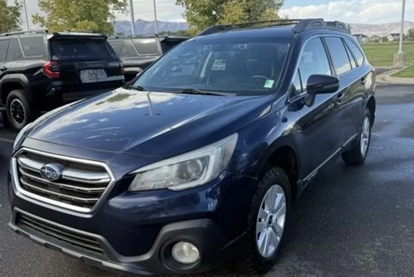 2018 Subaru Outback 2.5i Premium photo 1