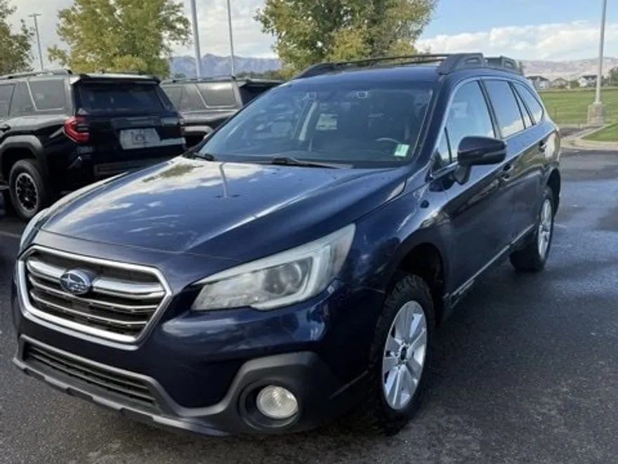 2018 Subaru Outback Premium photo 1