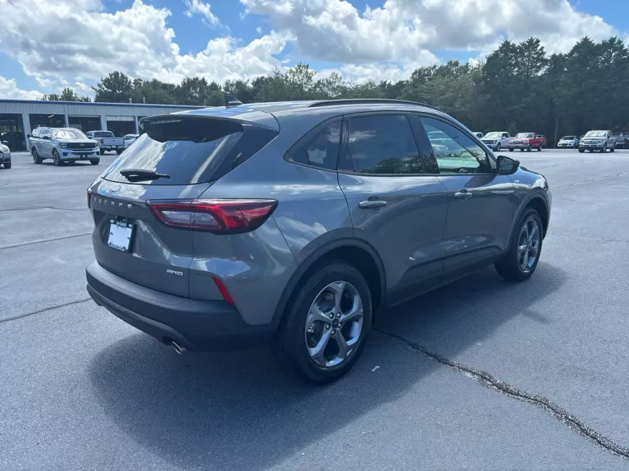 2025 Ford Escape ST-Line photo 1