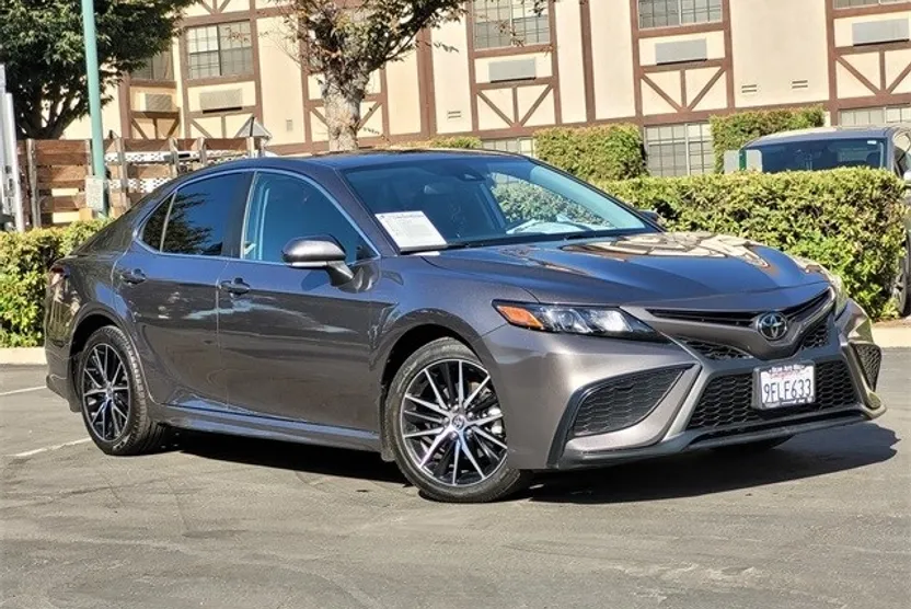 2023 Toyota Camry SE photo 1