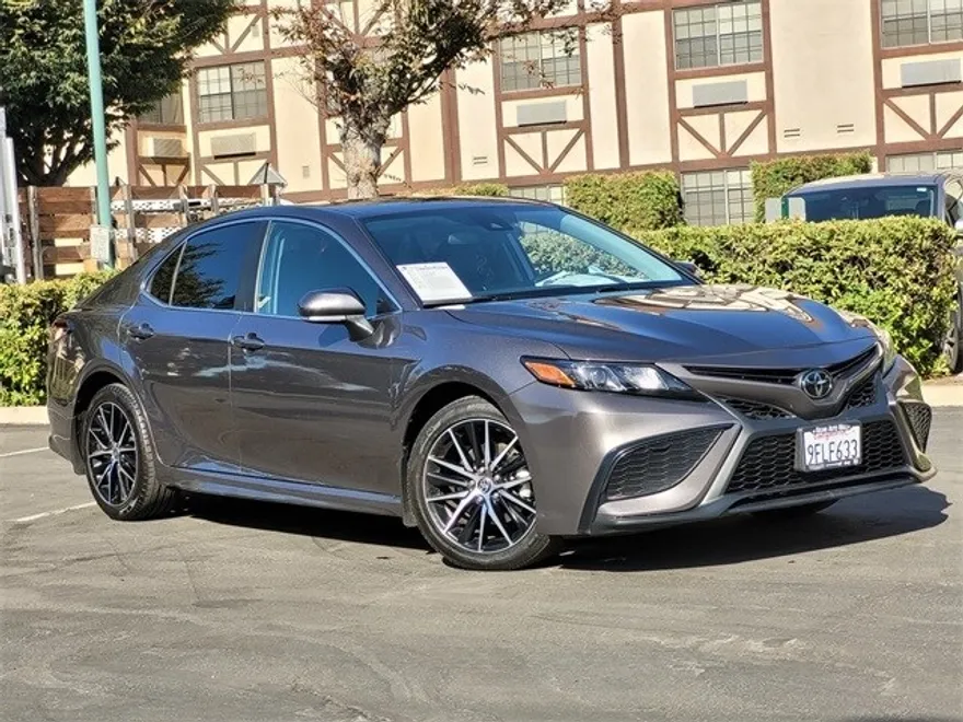 2023 Toyota Camry SE photo 1