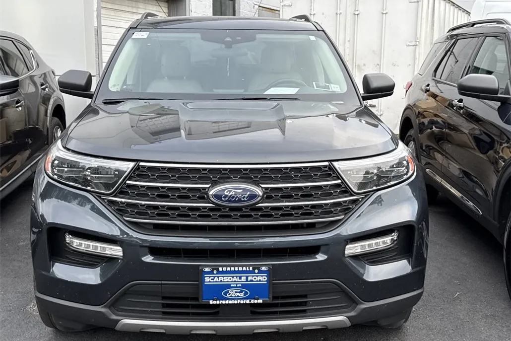 2022 Ford Explorer XLT photo 1